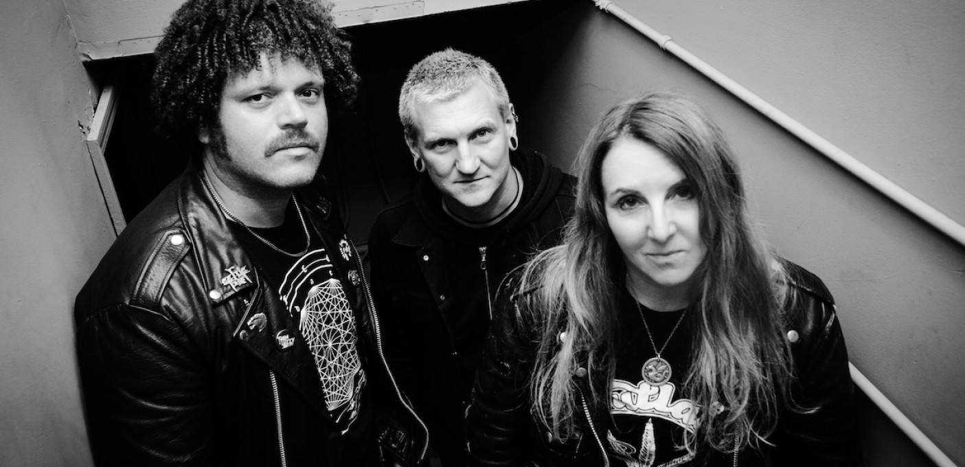 Acid King plays "Middle of Nowhere, Center of Everywhere"